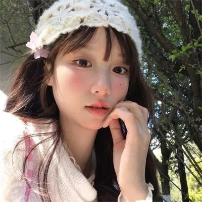 奇幻校园漫改《偶然发现的一天》超清在线：觉醒的漫画女配逆天改命，撕毁烂尾剧本