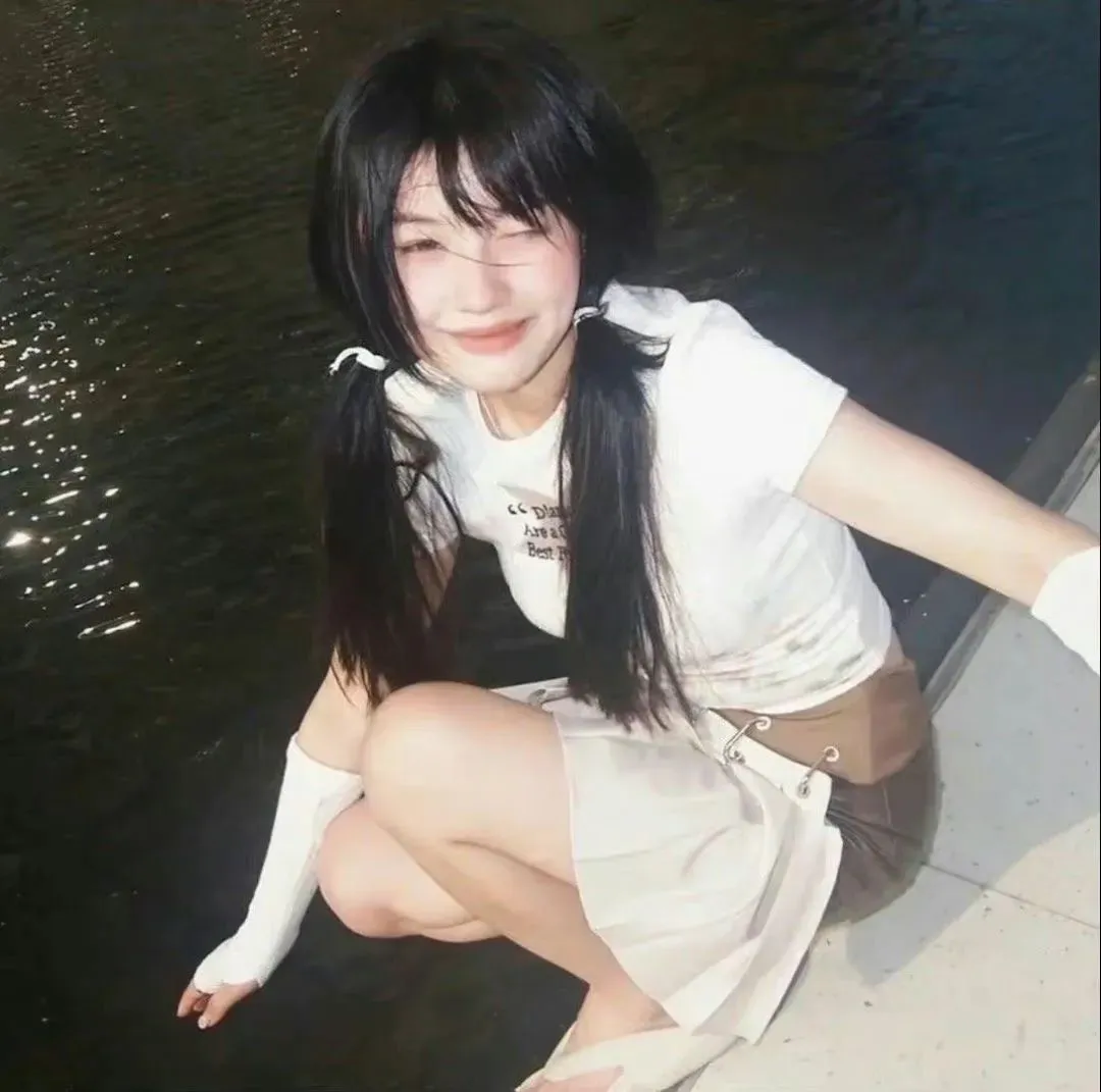 【日系青春物语】《花与爱丽丝》高清在线：两个女孩与一个男孩的谎言三角恋，青涩动人